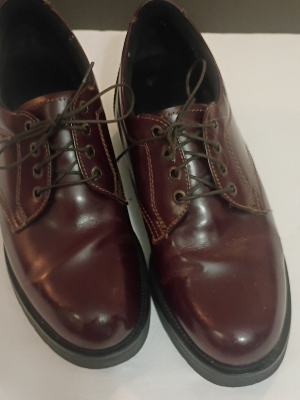 Men's Oxford Style Lace-Up Dress Shoes in Burgundy Brown Lug Sole Preppy